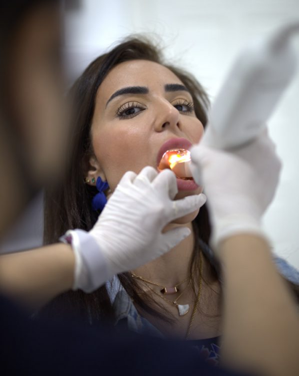 Invisalign and Dental Implants: Coordinating Orthodontic Treatment with Implant Restorations